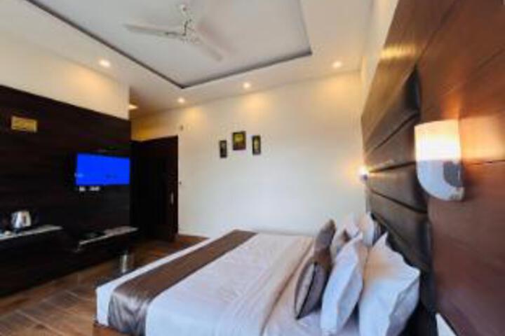 Room 17 of 23