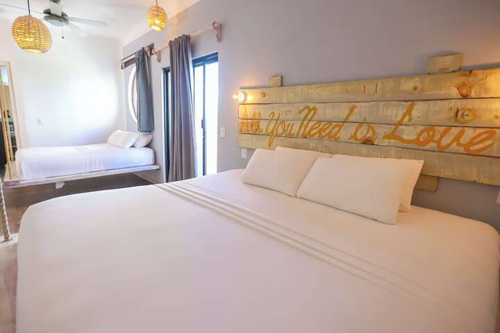 Room 25 of 133
