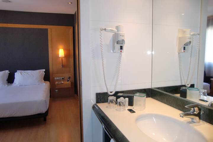 Room 52 of 140