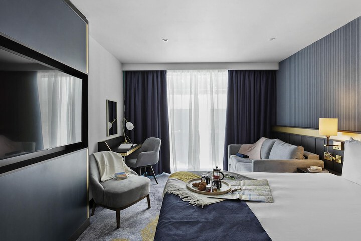 Room 44 of 92