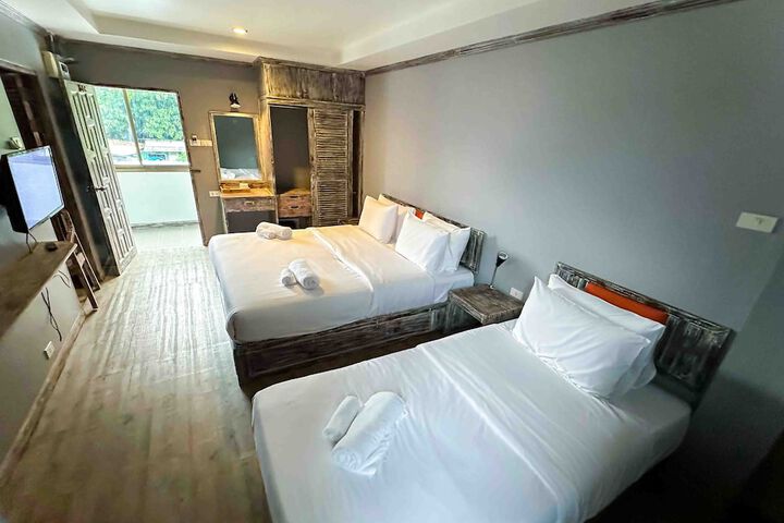 Room 27 of 150
