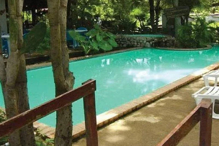 Pool 6 of 10