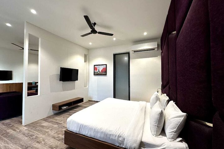 Room 21 of 49