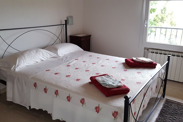 Room 4 of 50