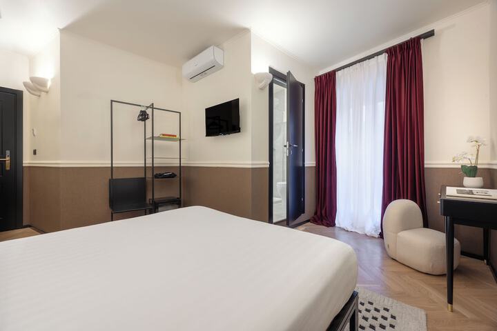 Room 5 of 11