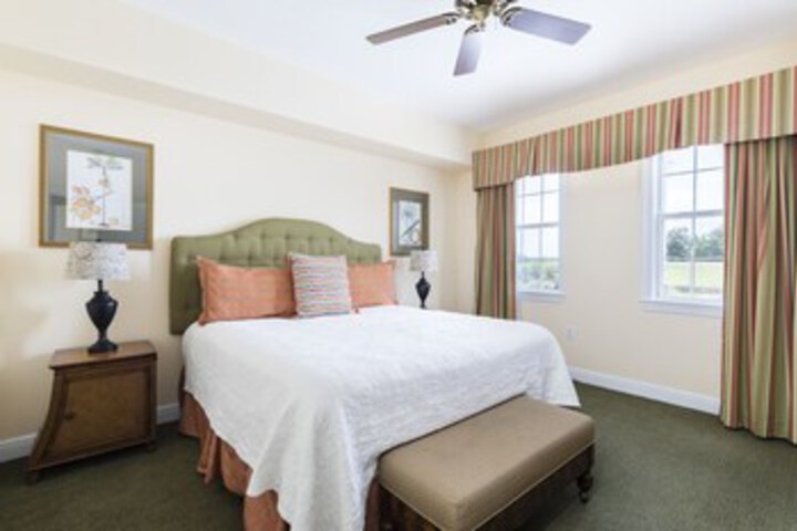Room 10 of 32