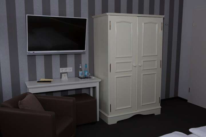 Room 15 of 43