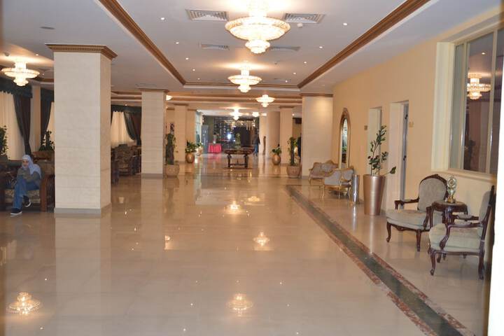 Ballroom/Hall 31 of 43