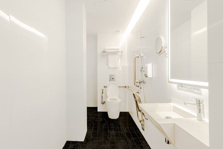 Room 43 of 57