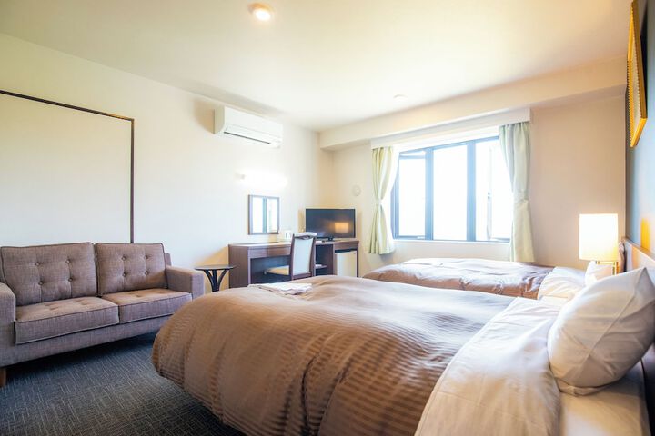 Room 12 of 27