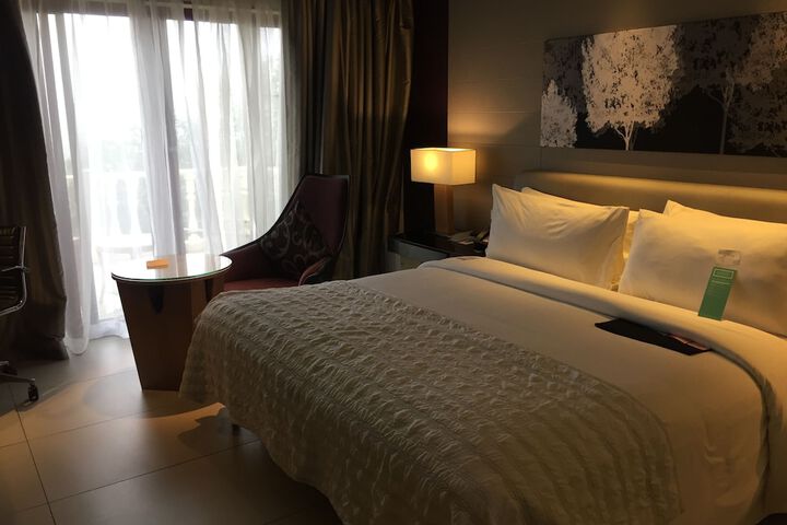Room 8 of 68