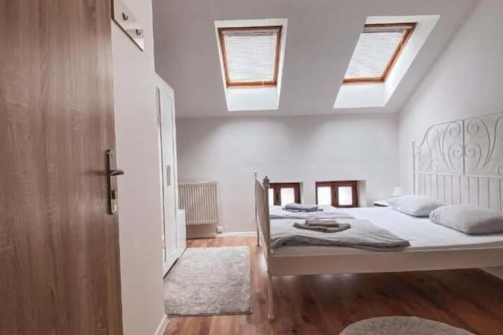 Room 3 of 49