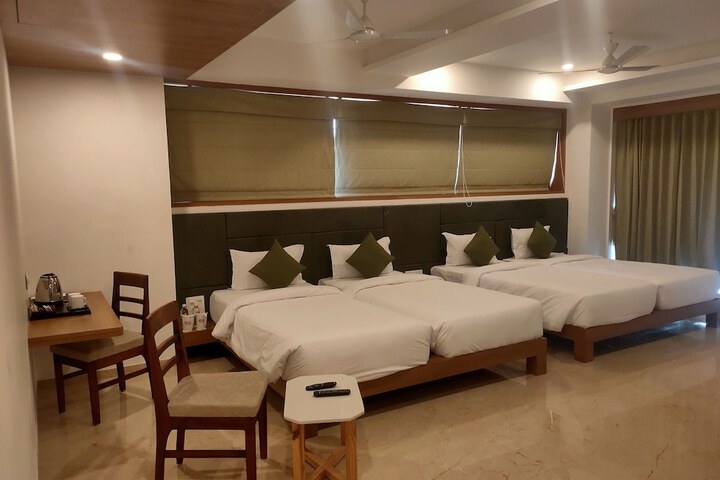 Room 14 of 32