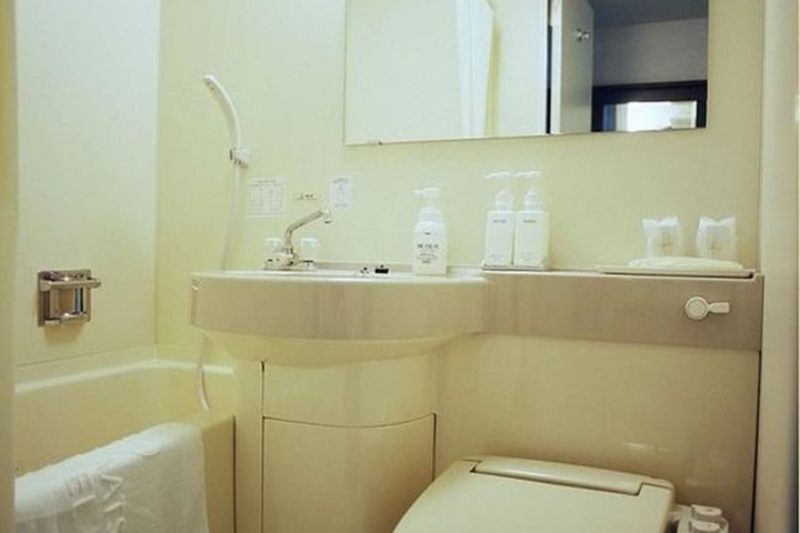 Room 15 of 36