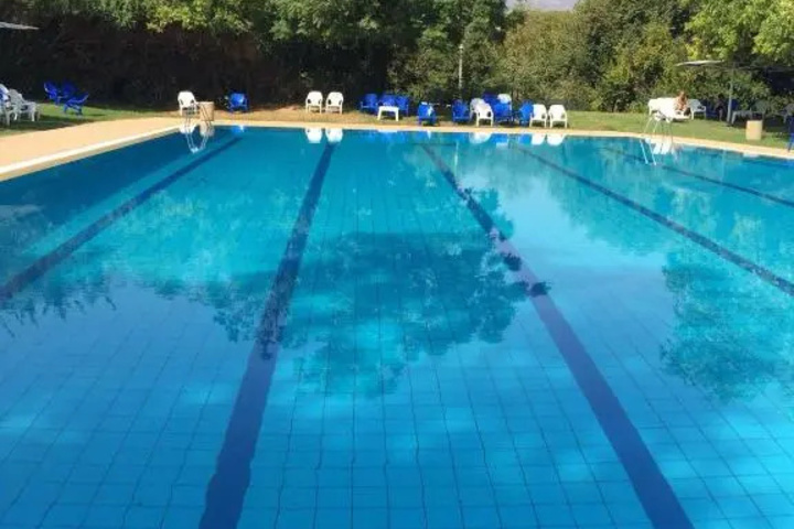 Pool 4 of 6