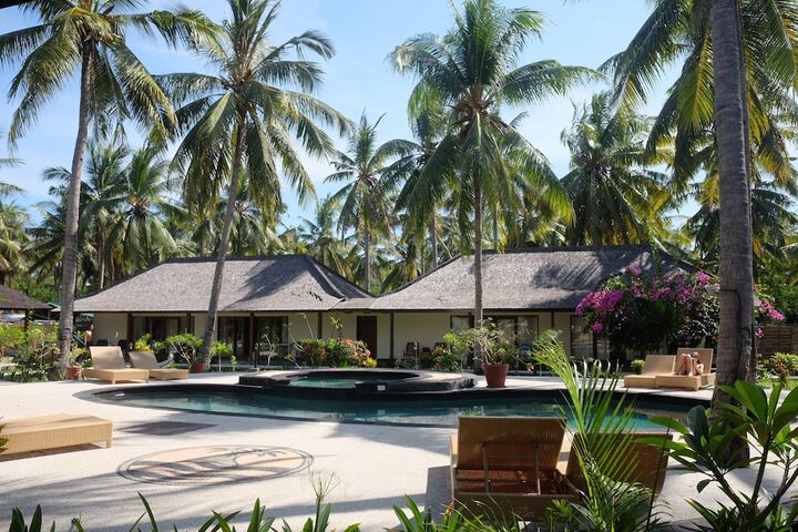 Hotel with Pool