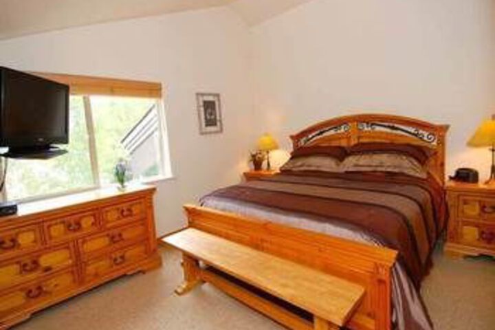 Room 8 of 32