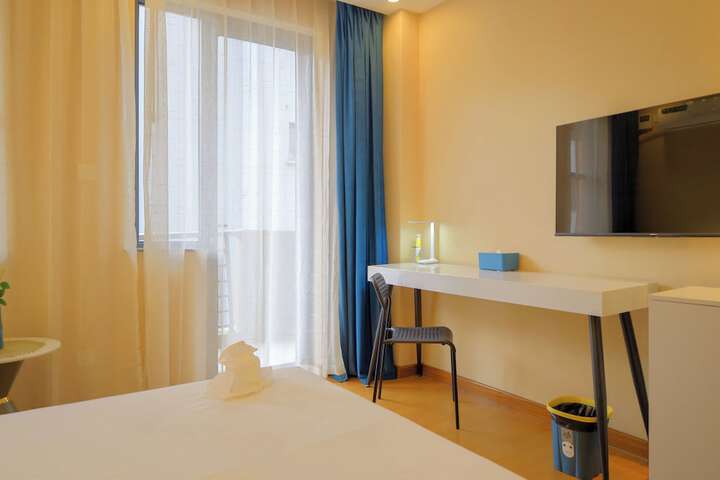 Room 3 of 30