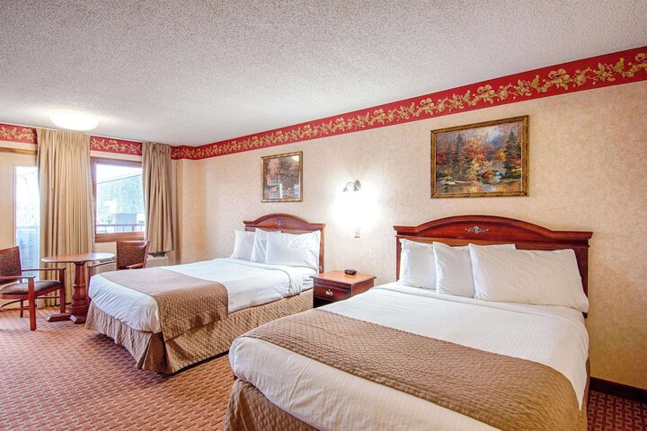 2 Queen Beds (9 of 15)
