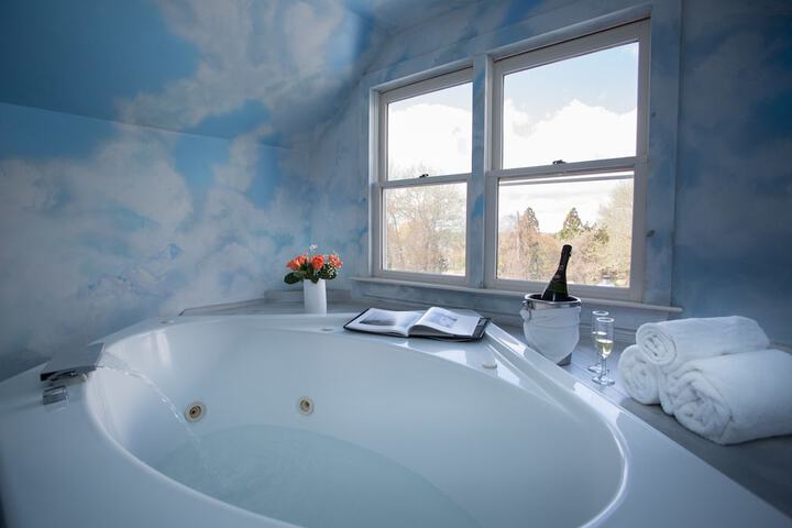 Hot Tub 28 of 55