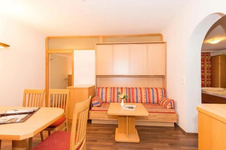 Room 4 of 22
