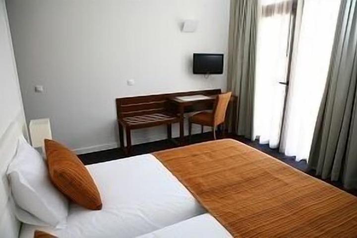 Room 16 of 62