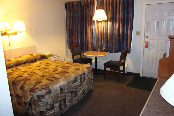 Room 5 of 17