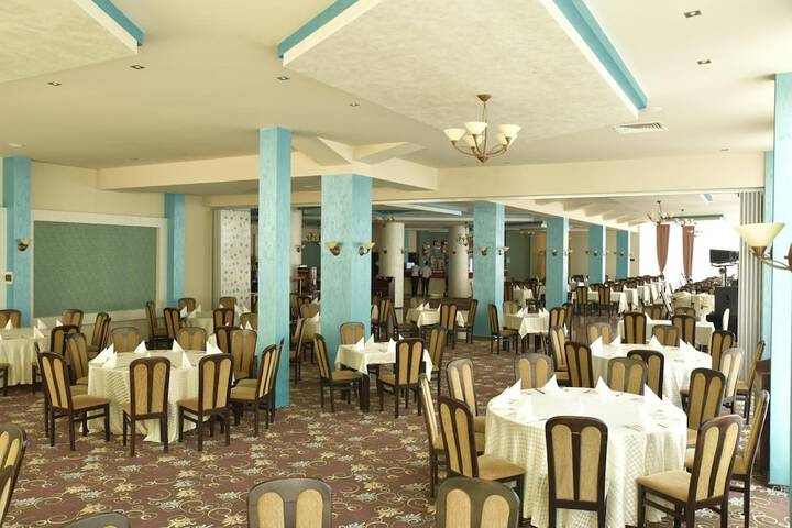 Dining 55 of 70