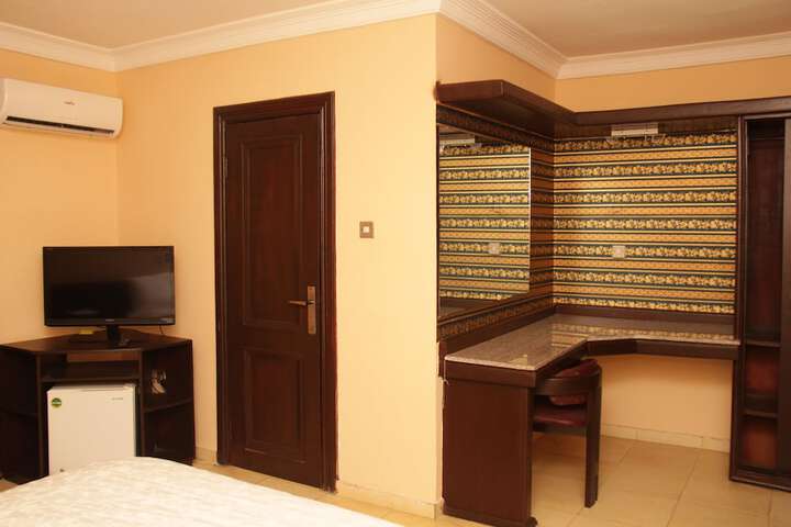 Room 4 of 41