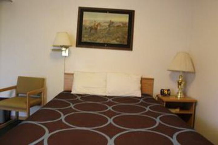 Room 6 of 13