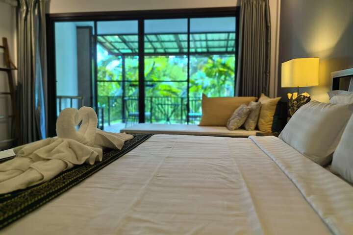 Room 8 of 99
