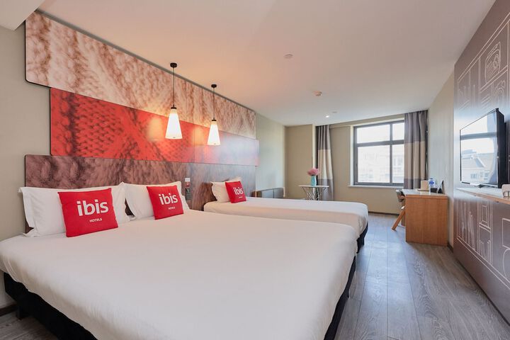 Room 16 of 46