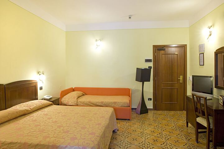 Room 4 of 31