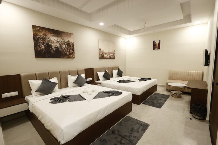 Room 12 of 31