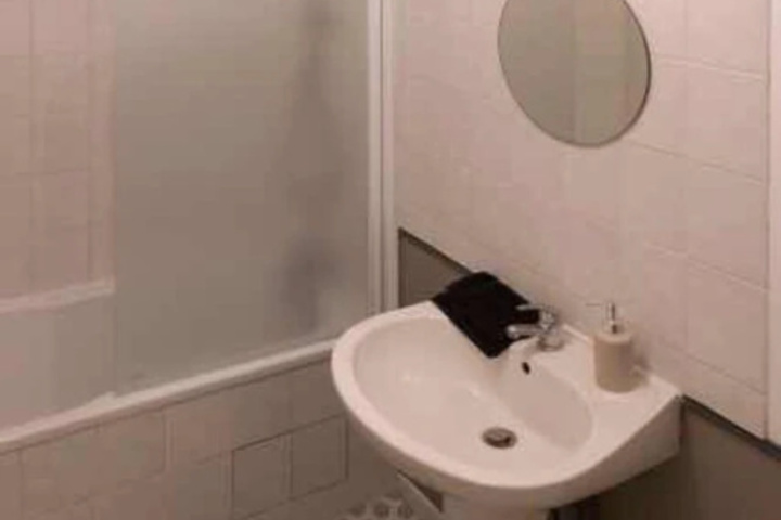 Room 6 of 15