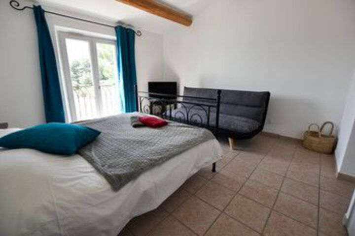 Room 9 of 37