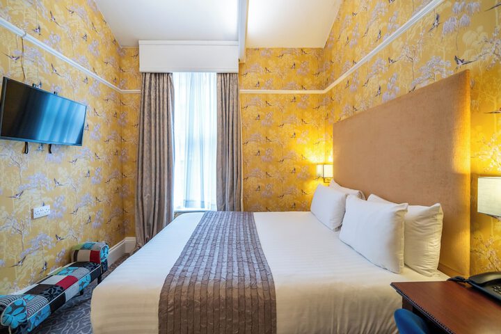 Room 70 of 128
