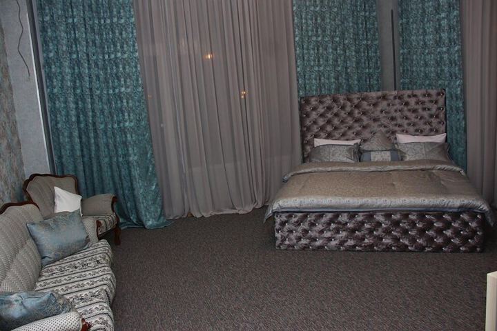 Room 9 of 33
