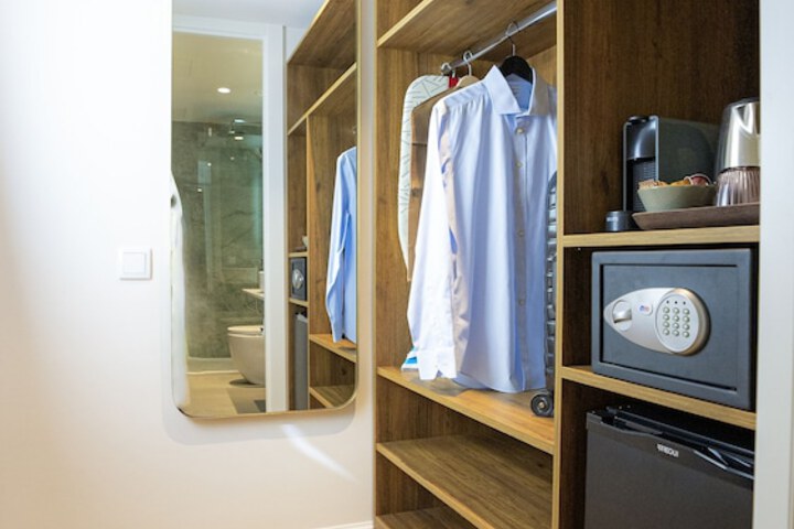 Room 6 of 41