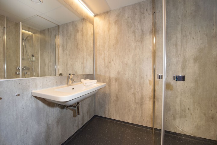 Room 16 of 35