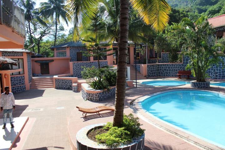 Pool 64 of 157