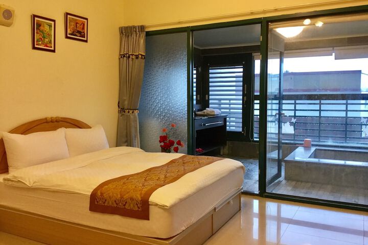 Room 5 of 32