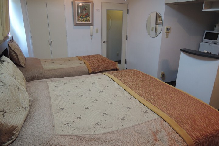 Room 22 of 100
