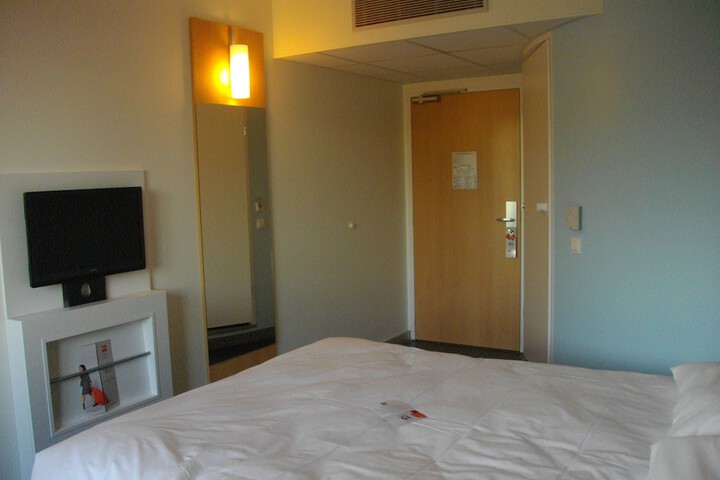 Room 4 of 19