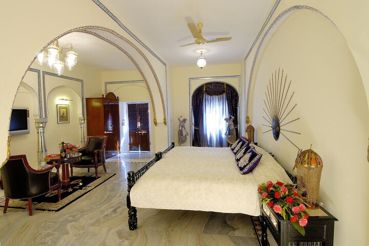 Room 4 of 103