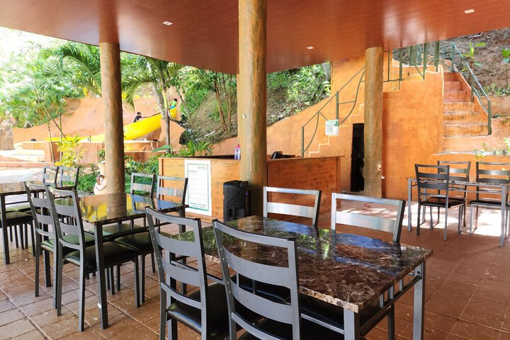 Dining 14 of 22