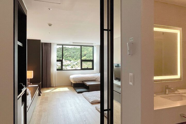 Room 3 of 60