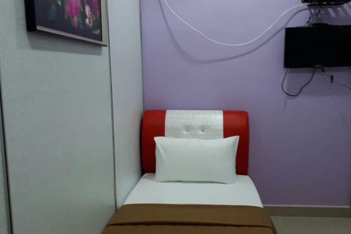 Room 10 of 26