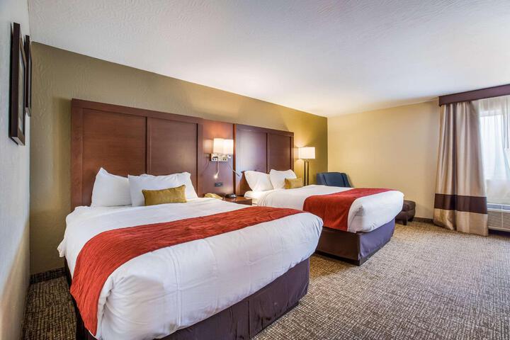 2 Queen Beds Accessible (14 of 20)