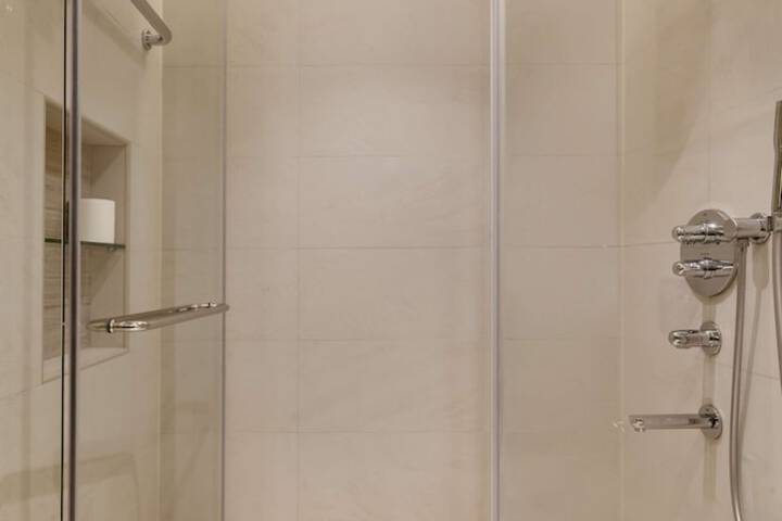 Room 122 of 269